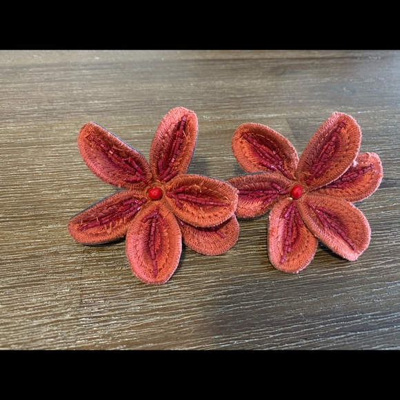 Zara Floral statement earrings - Picture 4 of 6